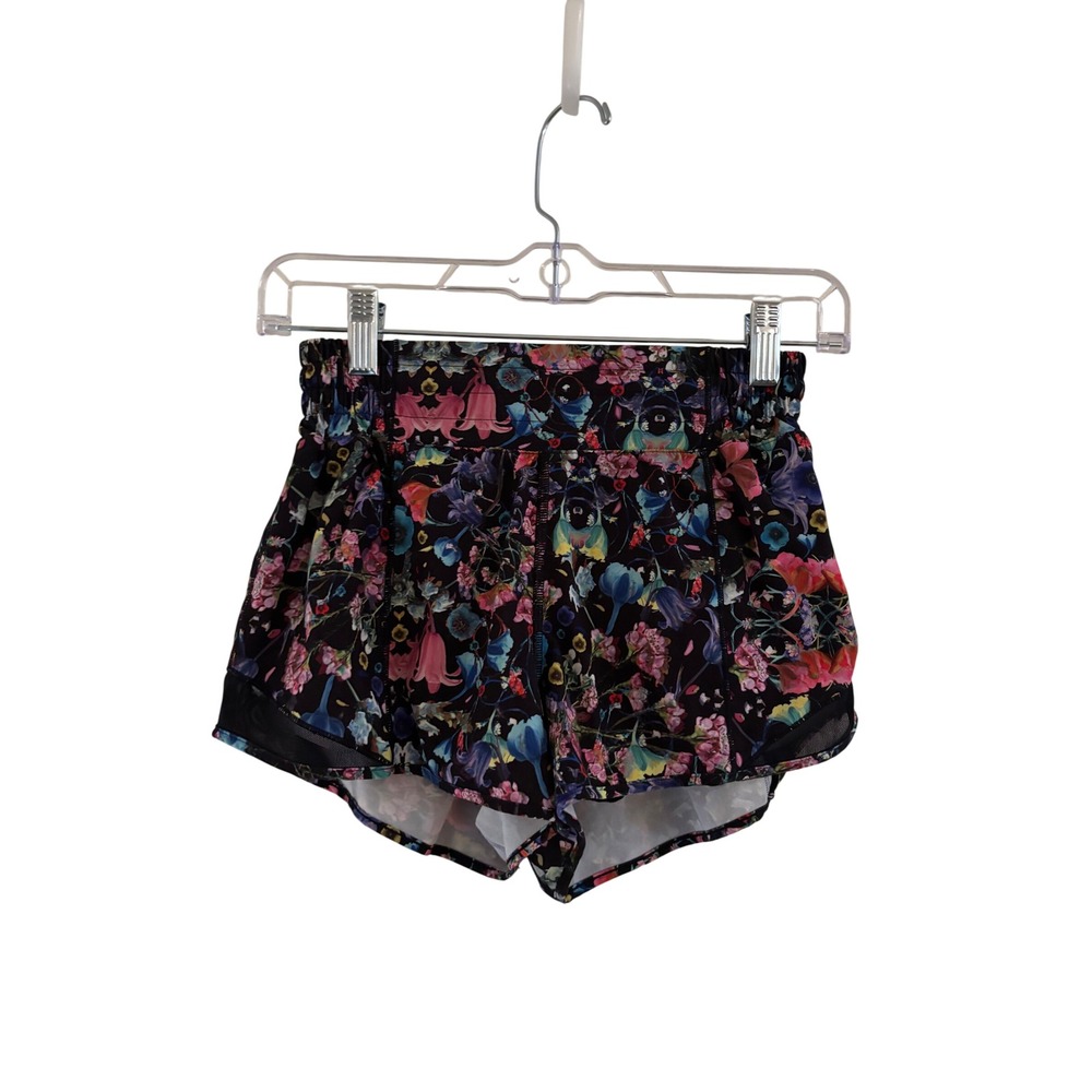 Lululemon Hotty Hot High-Rise Lined Short 2.5" Flowerscope Black Multi /
Size 4